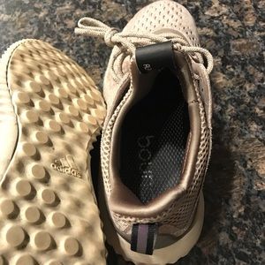 Adidas women alpha bounce tennis shoes